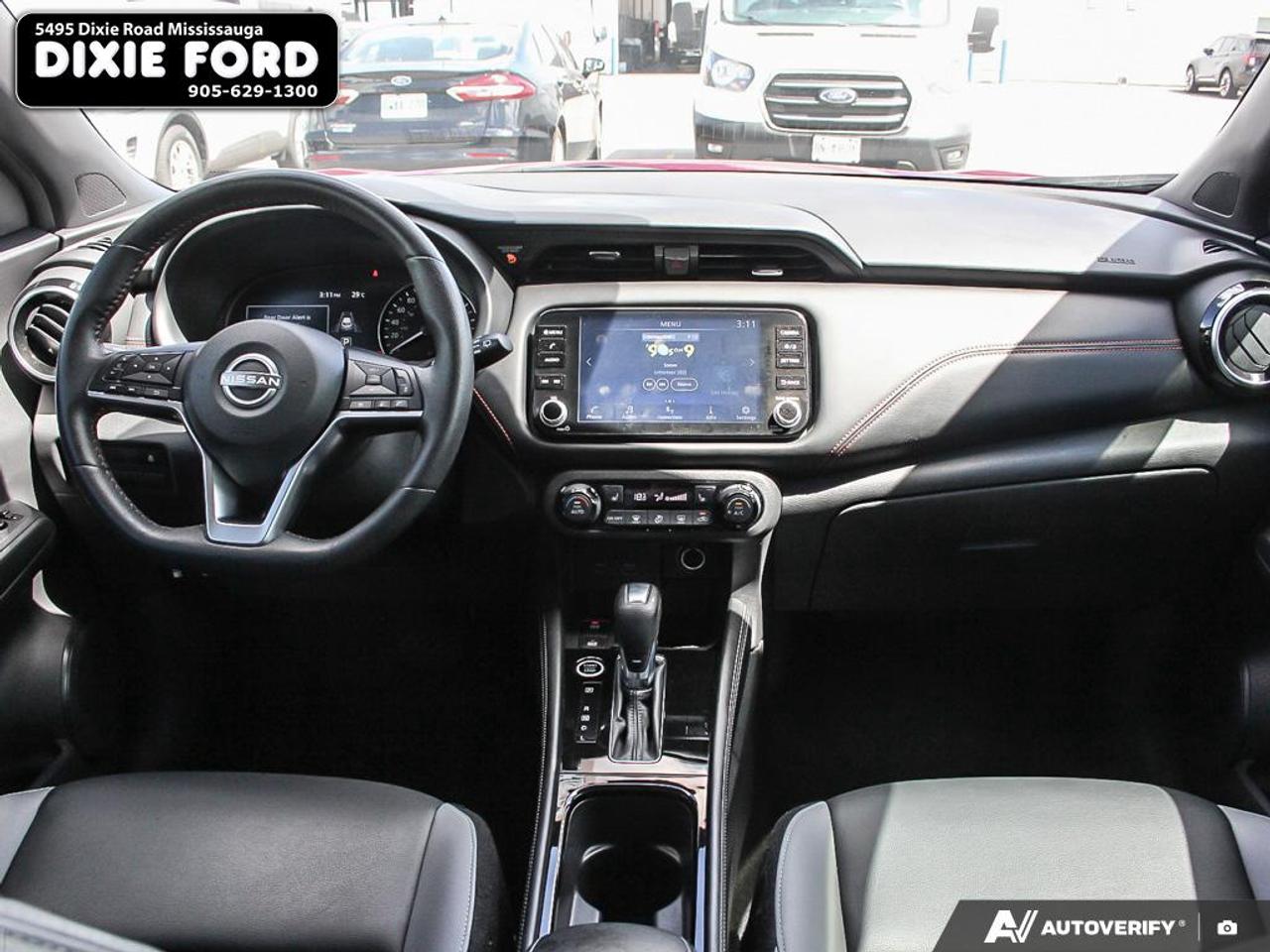 2023 Nissan Kicks SR Photo