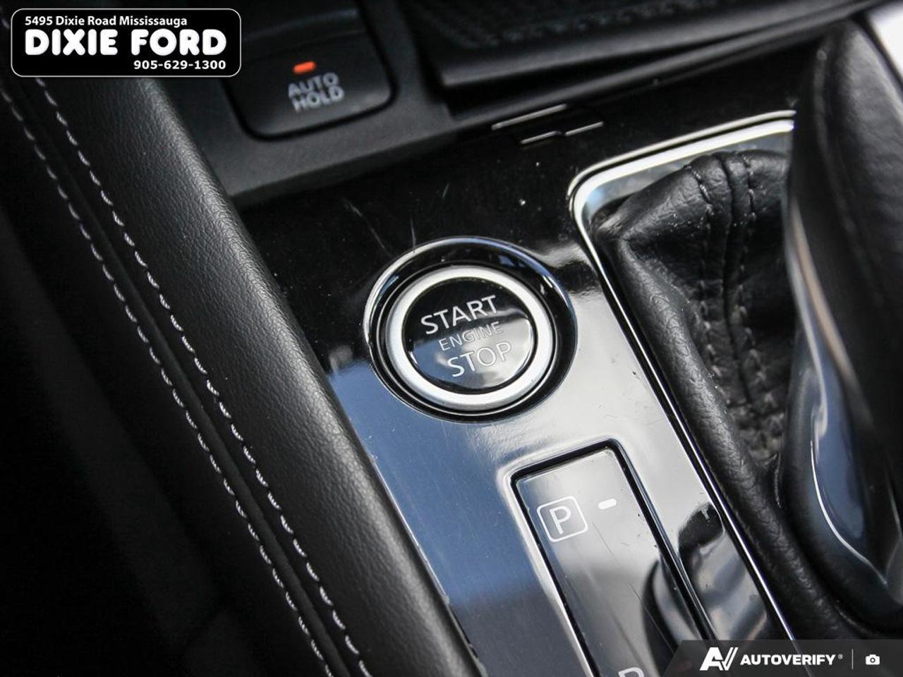 2023 Nissan Kicks SR Photo