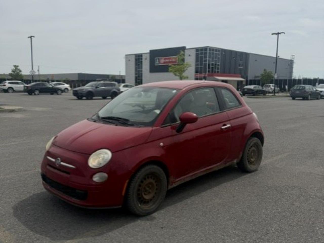 BELLE PETITE FIAT QUI ROULE TRÈS BIEN,LE SEUL POINT NEGATIF EST LA CARROSSERIE IL Y A BESOIN DAMOUR AU NIVEAU DES BAS DE CAISSE ET AU NIVEAU DE LAPEINTURE.