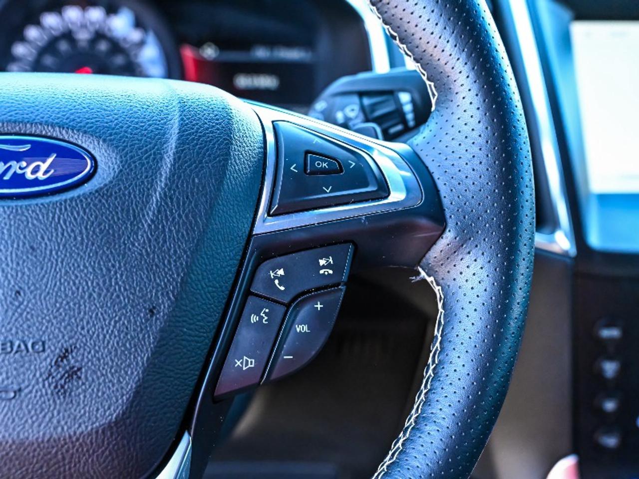 2020 Ford Edge ST Photo
