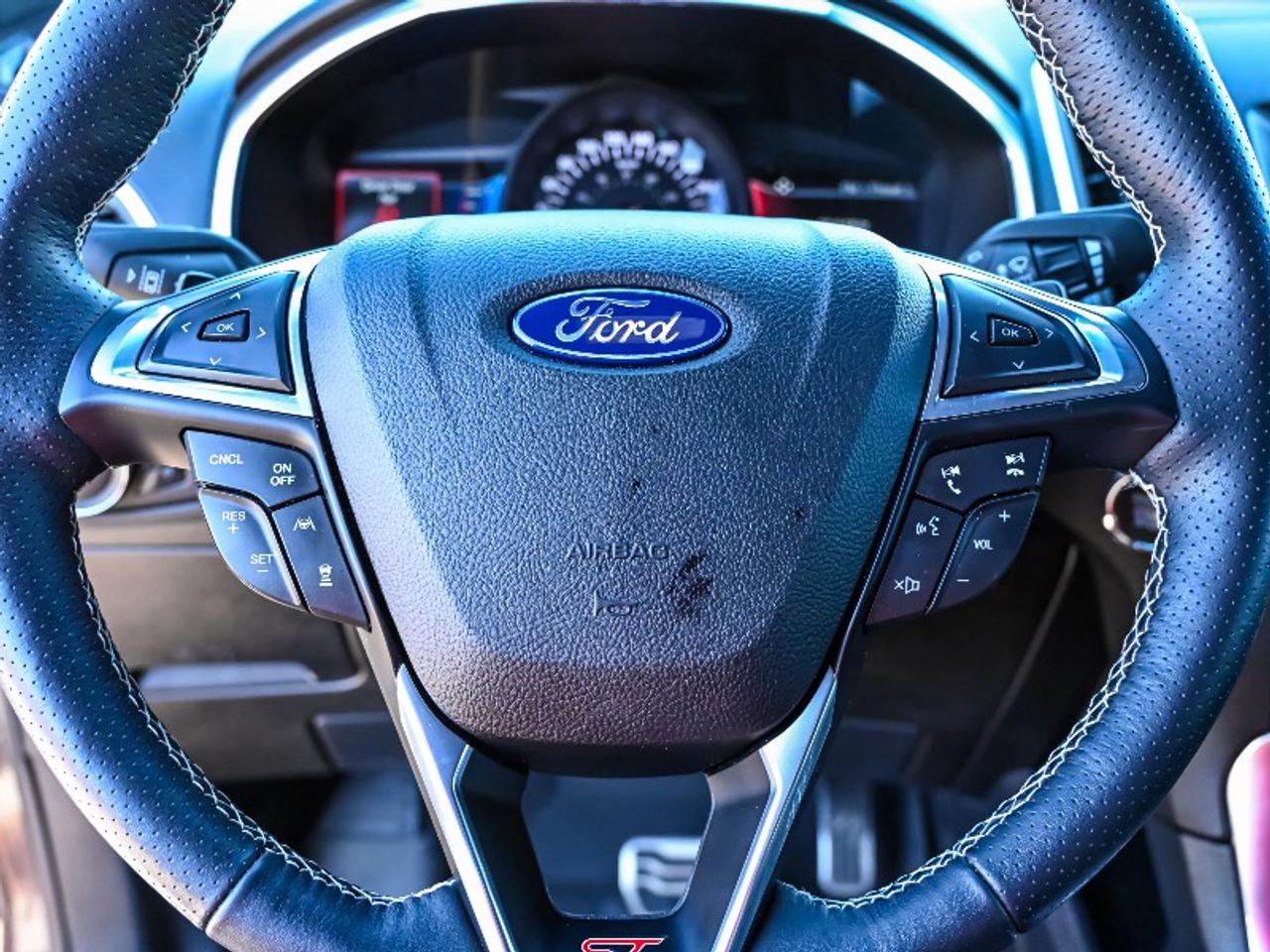 2020 Ford Edge ST Photo
