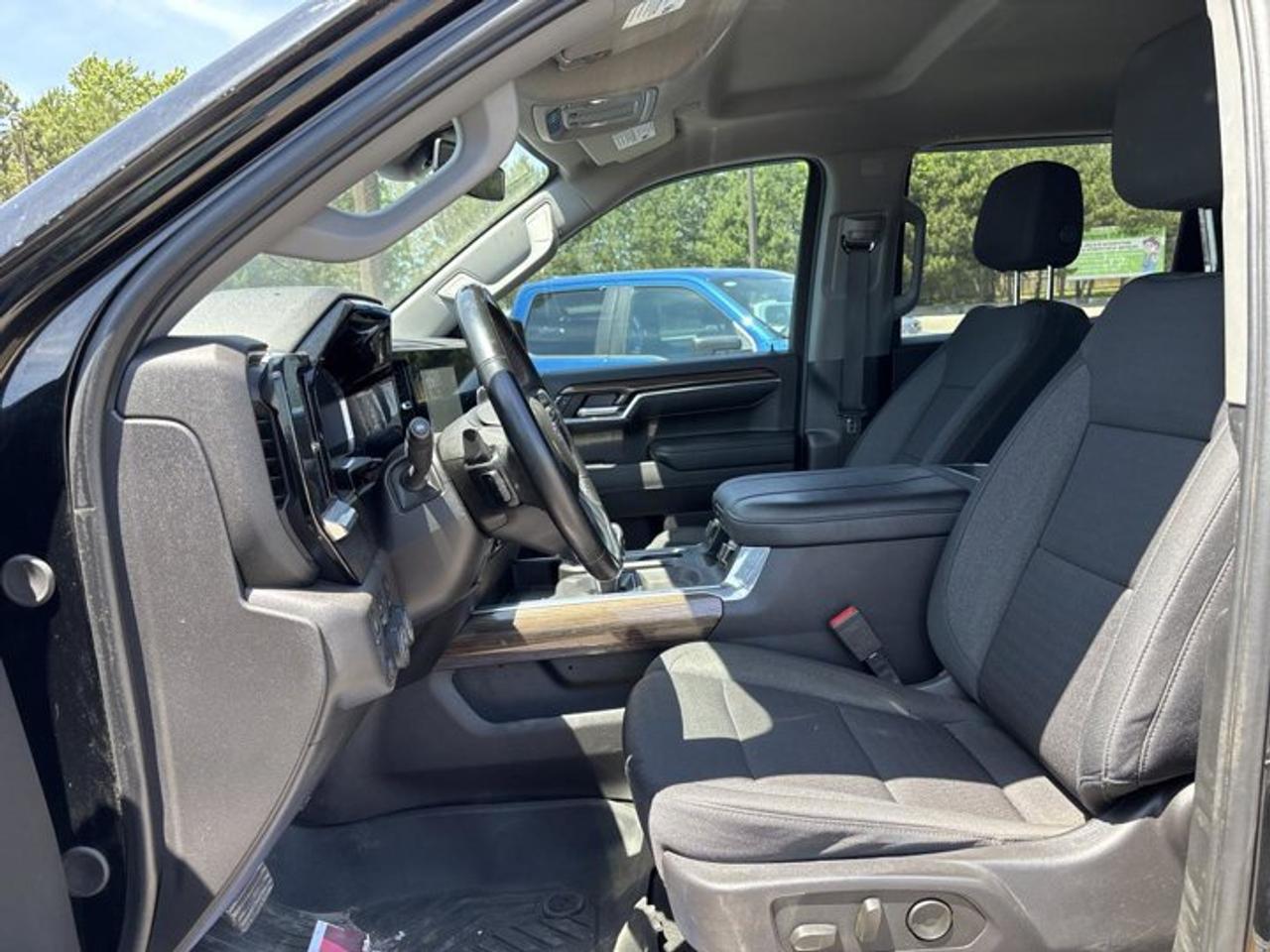 2024 Chevrolet Silverado 1500 Custom Trail Boss Z71 Crew Cab 4X4 | No Accidents Photo