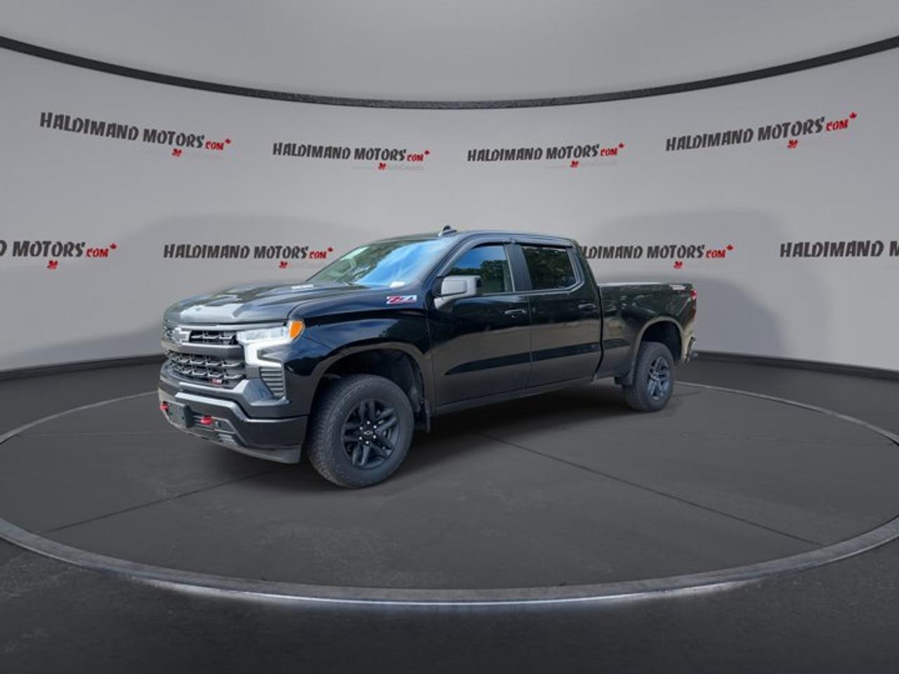 2024 Chevrolet Silverado 1500 Custom Trail Boss Z71 Crew Cab 4X4 | No Accidents Photo