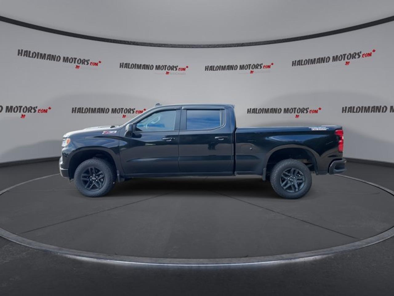 2024 Chevrolet Silverado 1500 Custom Trail Boss Z71 Crew Cab 4X4 | No Accidents Photo