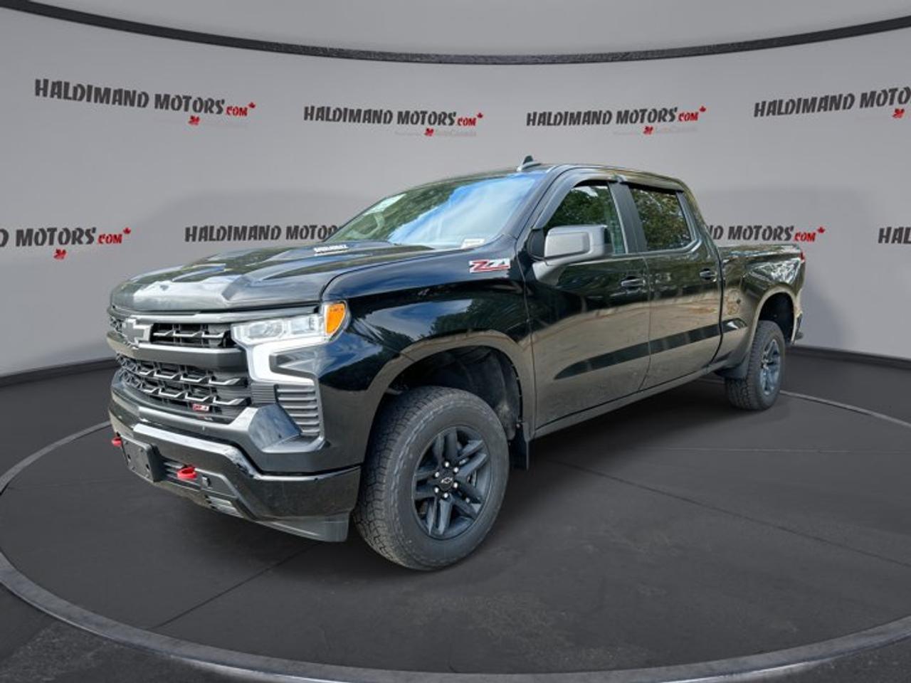 2024 Chevrolet Silverado 1500 Custom Trail Boss Z71 Crew Cab 4X4 | No Accidents Photo
