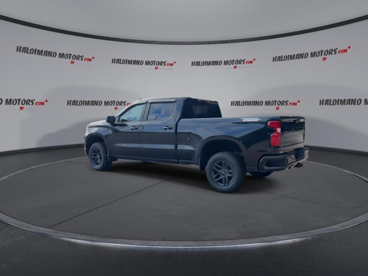 2024 Chevrolet Silverado 1500 Custom Trail Boss Z71 Crew Cab 4X4 | No Accidents Photo