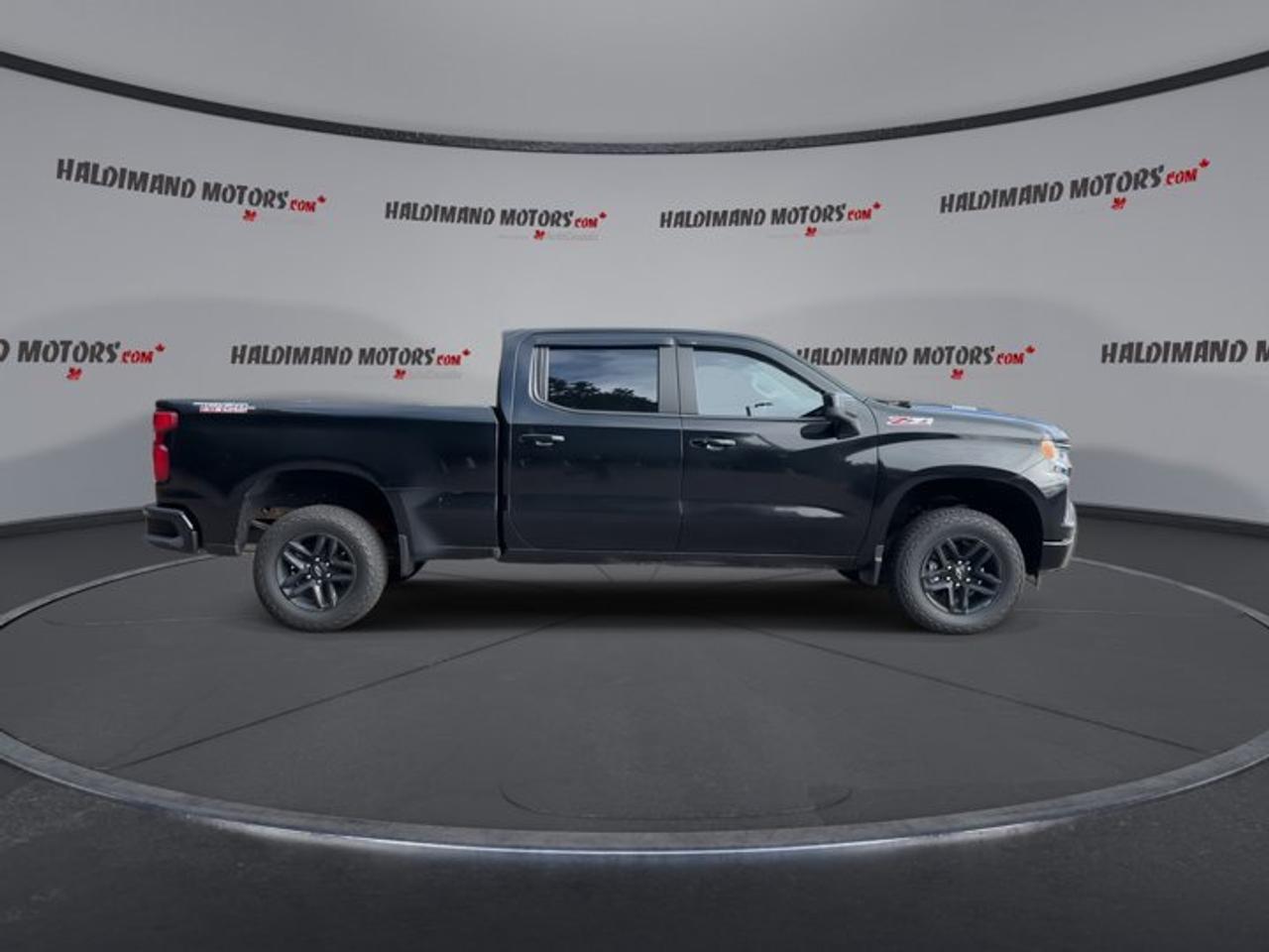 2024 Chevrolet Silverado 1500 Custom Trail Boss Z71 Crew Cab 4X4 | No Accidents Photo