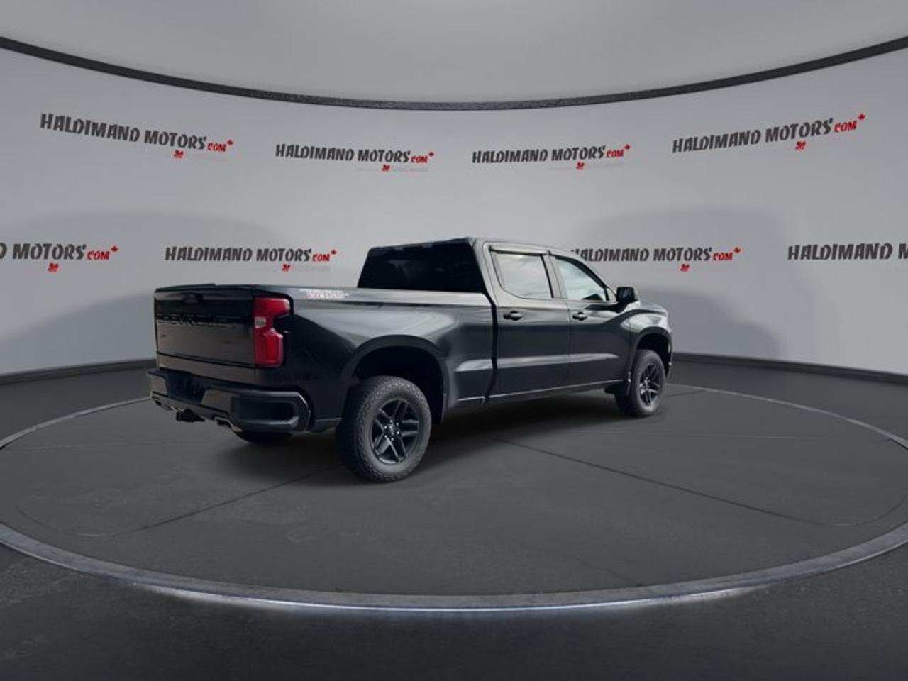 2024 Chevrolet Silverado 1500 Custom Trail Boss Z71 Crew Cab 4X4 | No Accidents Photo