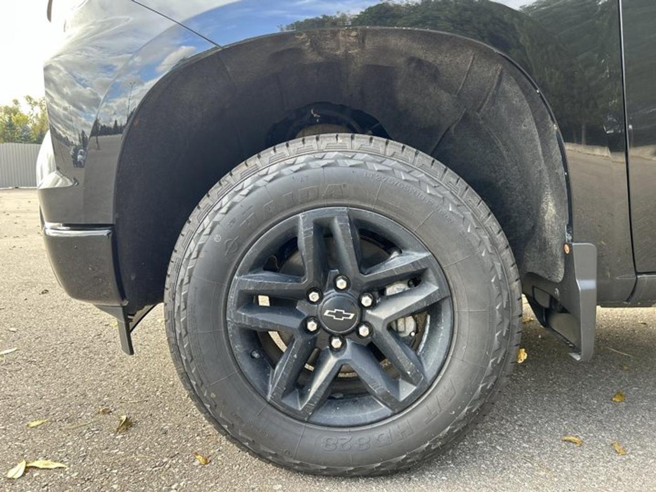 2024 Chevrolet Silverado 1500 Custom Trail Boss Z71 Crew Cab 4X4 | No Accidents Photo