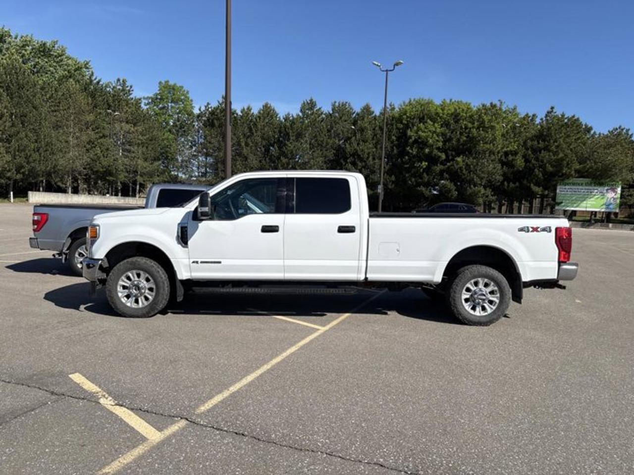 2022 Ford F-350 Super Duty SRW XLT Crew Cab 8' Box 4WD | No Accidents Photo