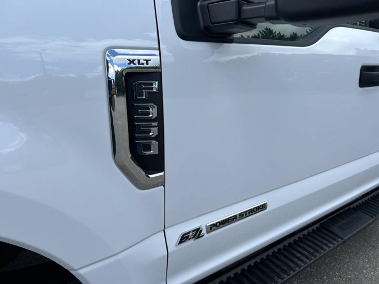 2022 Ford F-350 Super Duty SRW XLT Crew Cab 8' Box 4WD | No Accidents Photo