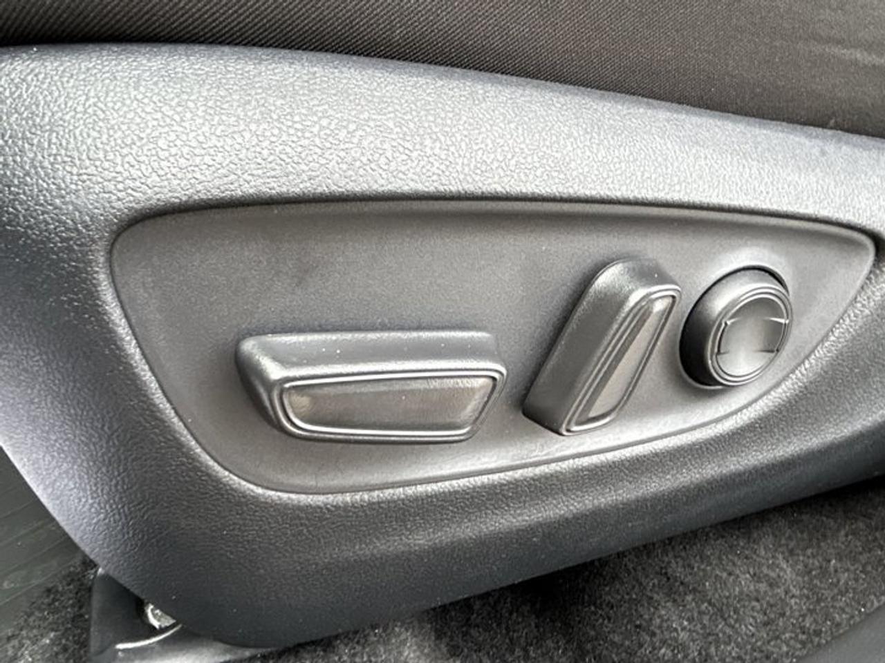 2025 Toyota RAV4 XLE AWD | No Accidents | Sunroof | Heated Steering Photo