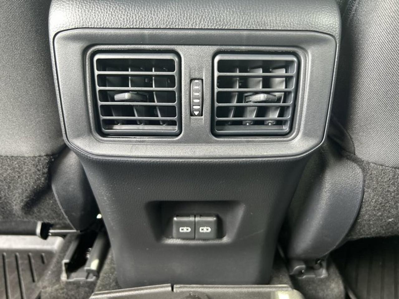 2025 Toyota RAV4 XLE AWD | No Accidents | Sunroof | Heated Steering Photo