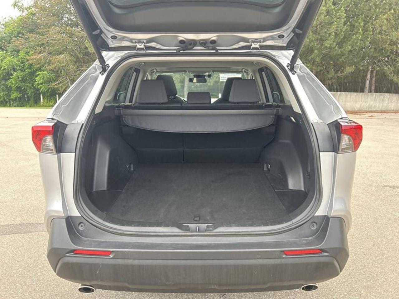 2025 Toyota RAV4 XLE AWD | No Accidents | Sunroof | Heated Steering Photo