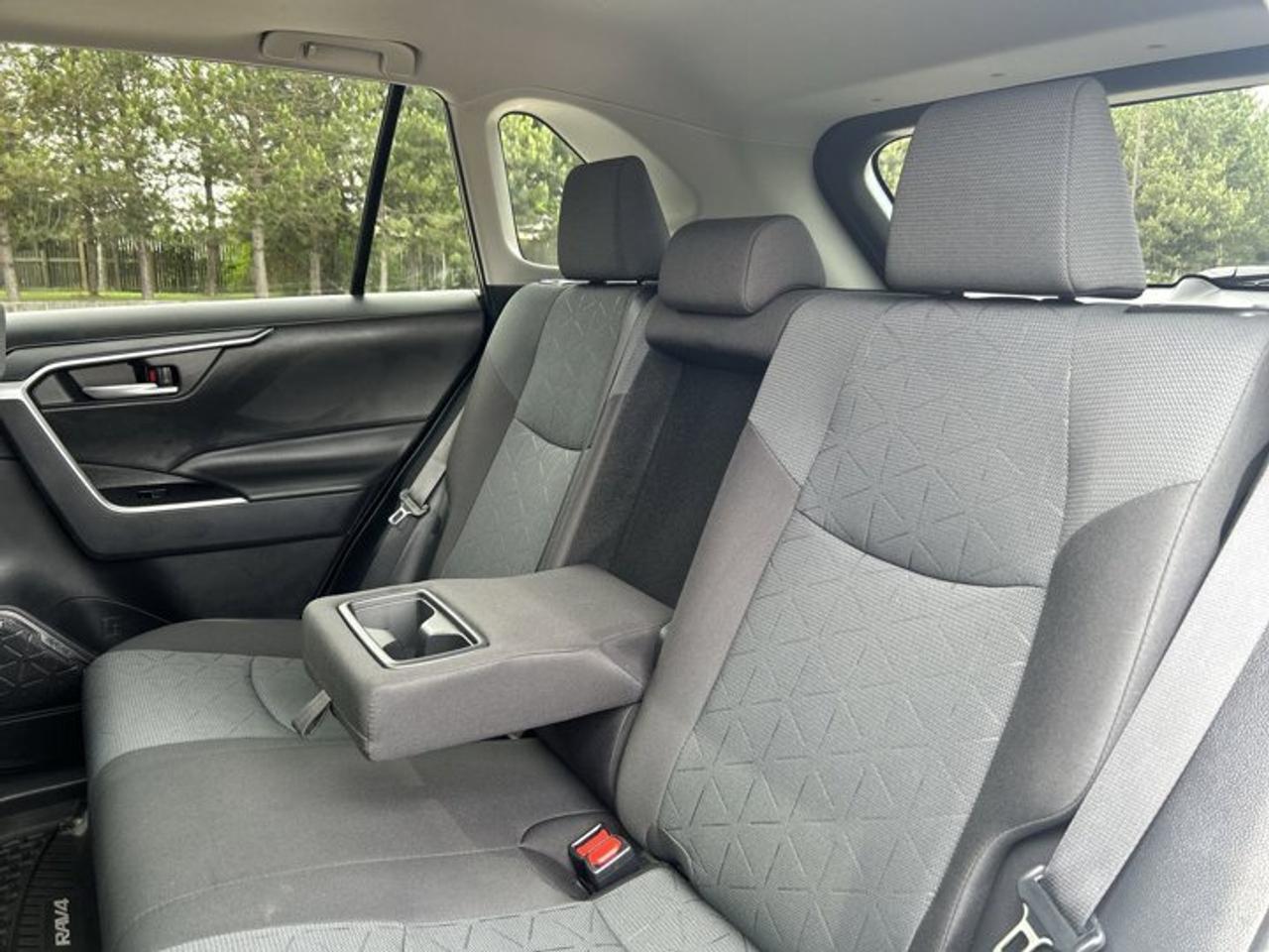 2025 Toyota RAV4 XLE AWD | No Accidents | Sunroof | Heated Steering Photo
