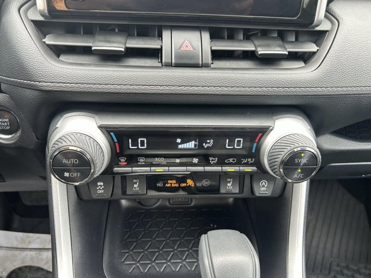 2025 Toyota RAV4 XLE AWD | No Accidents | Sunroof | Heated Steering Photo