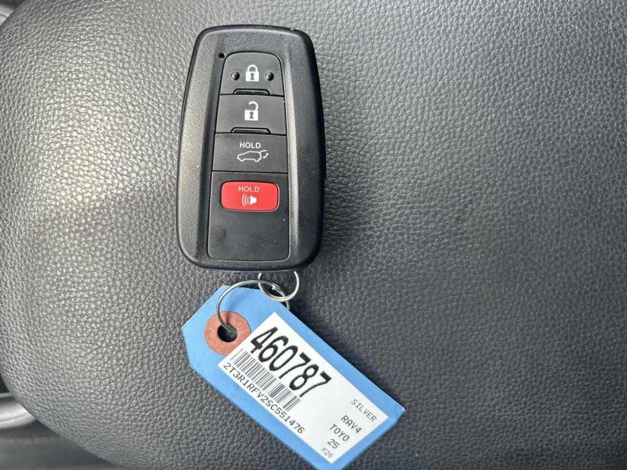 2025 Toyota RAV4 XLE AWD | No Accidents | Sunroof | Heated Steering Photo
