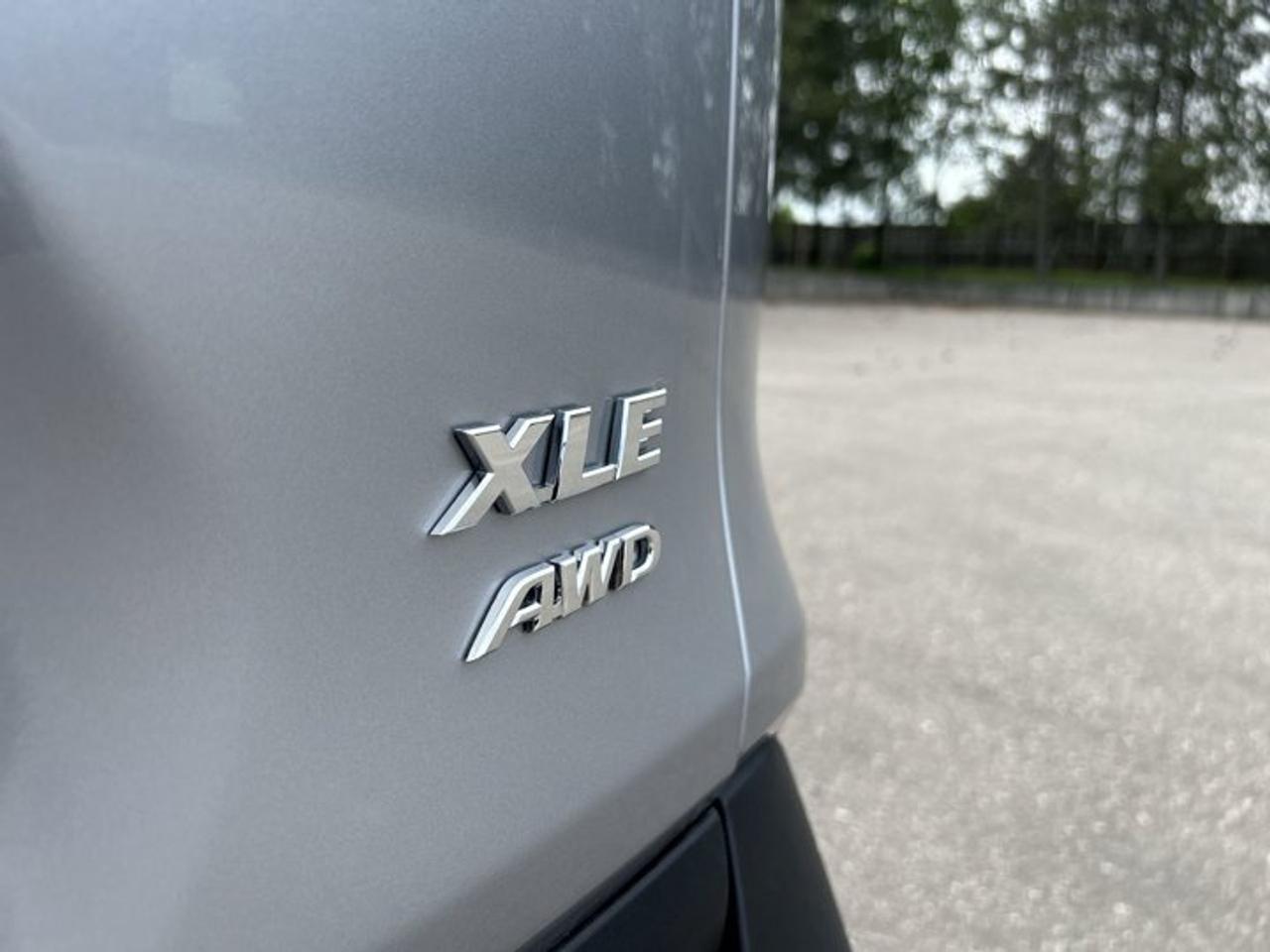 2025 Toyota RAV4 XLE AWD | No Accidents | Sunroof | Heated Steering Photo