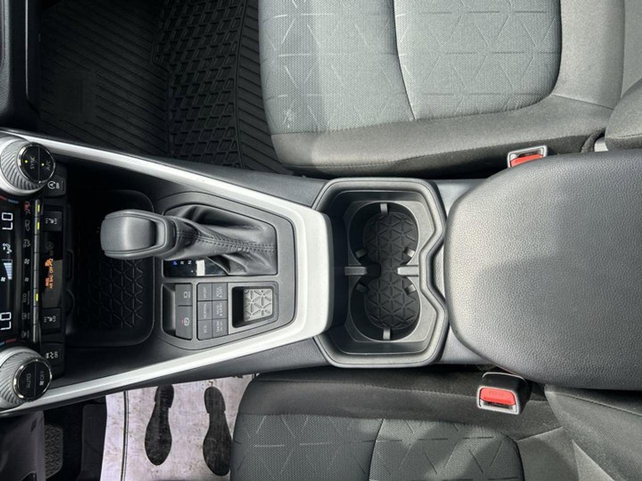 2025 Toyota RAV4 XLE AWD | No Accidents | Sunroof | Heated Steering Photo