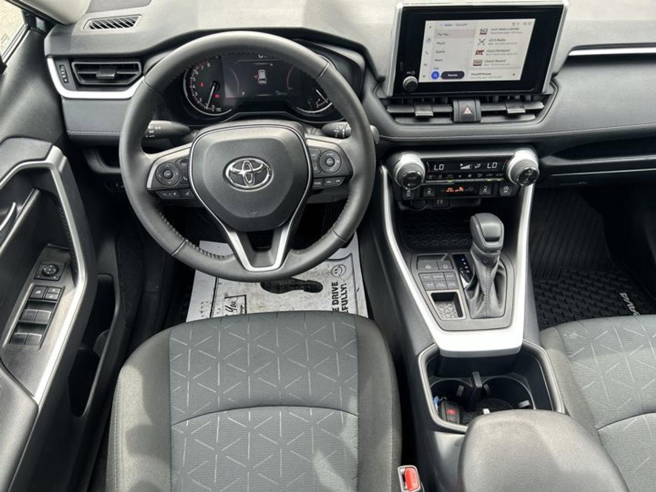 2025 Toyota RAV4 XLE AWD | No Accidents | Sunroof | Heated Steering Photo