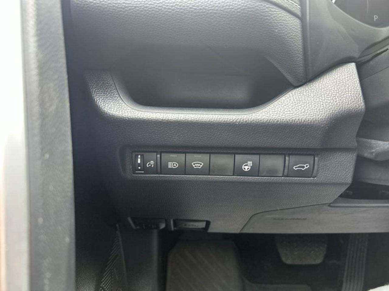2025 Toyota RAV4 XLE AWD | No Accidents | Sunroof | Heated Steering Photo