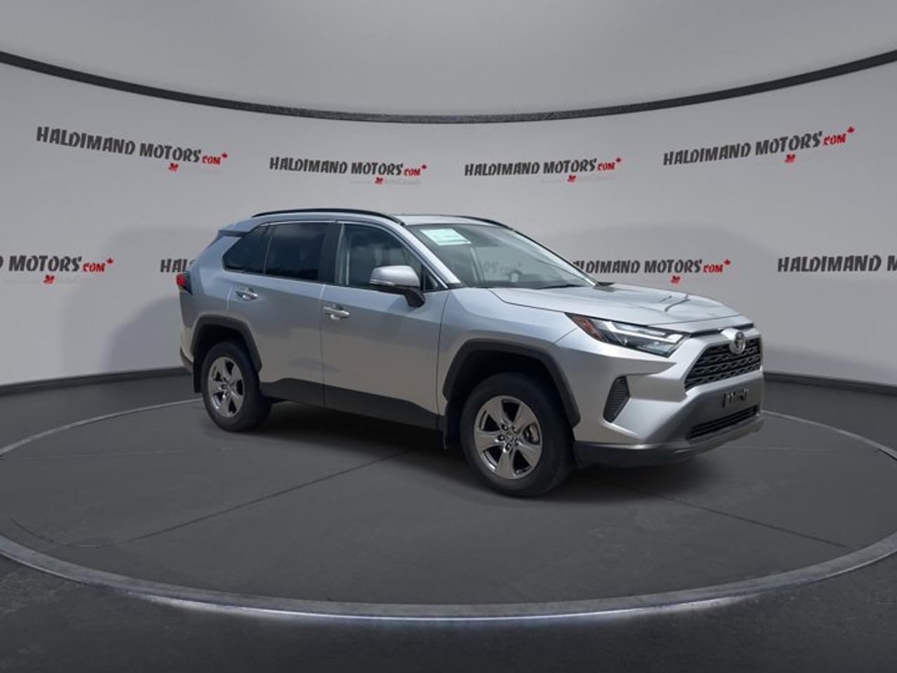 2025 Toyota RAV4 XLE AWD | No Accidents | Sunroof | Heated Steering Photo