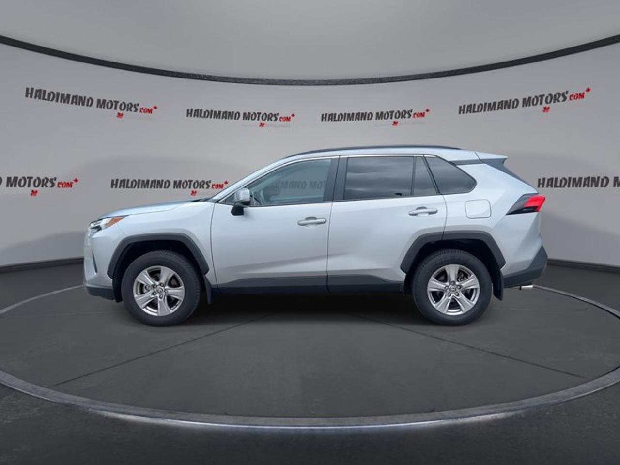 2025 Toyota RAV4 XLE AWD | No Accidents | Sunroof | Heated Steering Photo