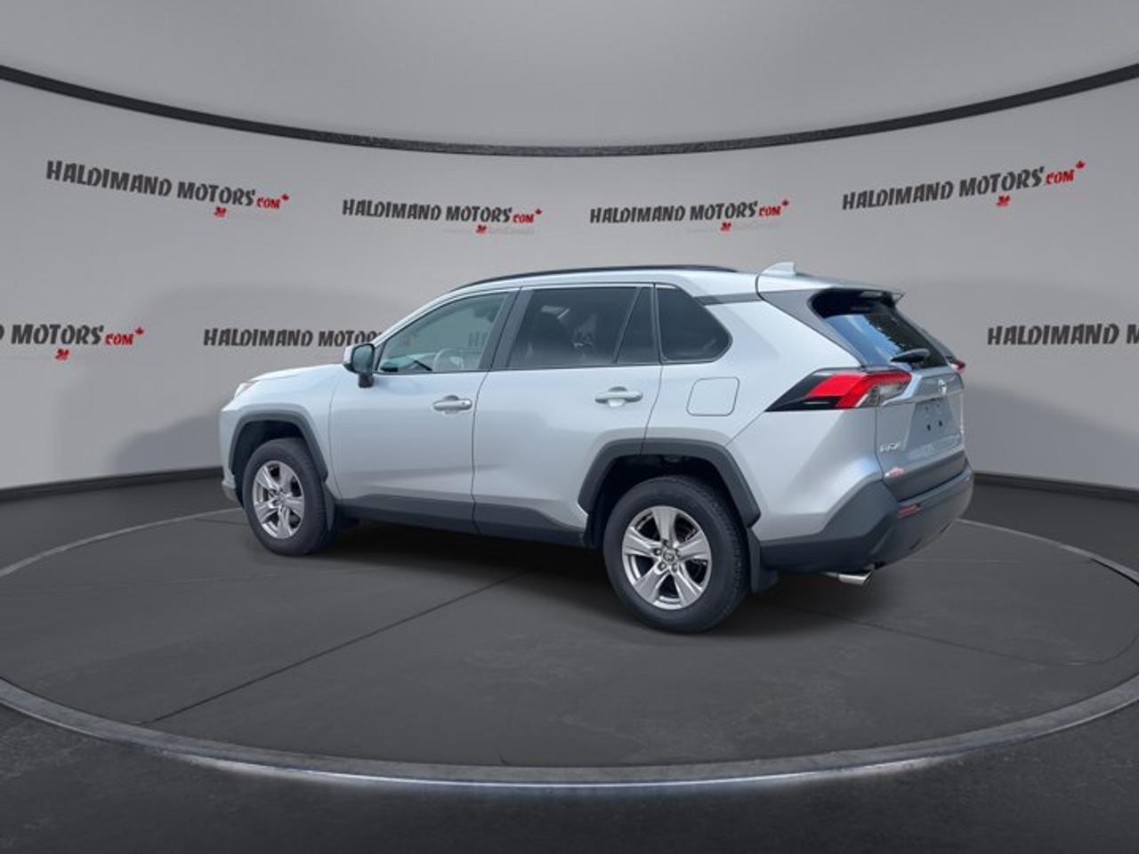 2025 Toyota RAV4 XLE AWD | No Accidents | Sunroof | Heated Steering Photo