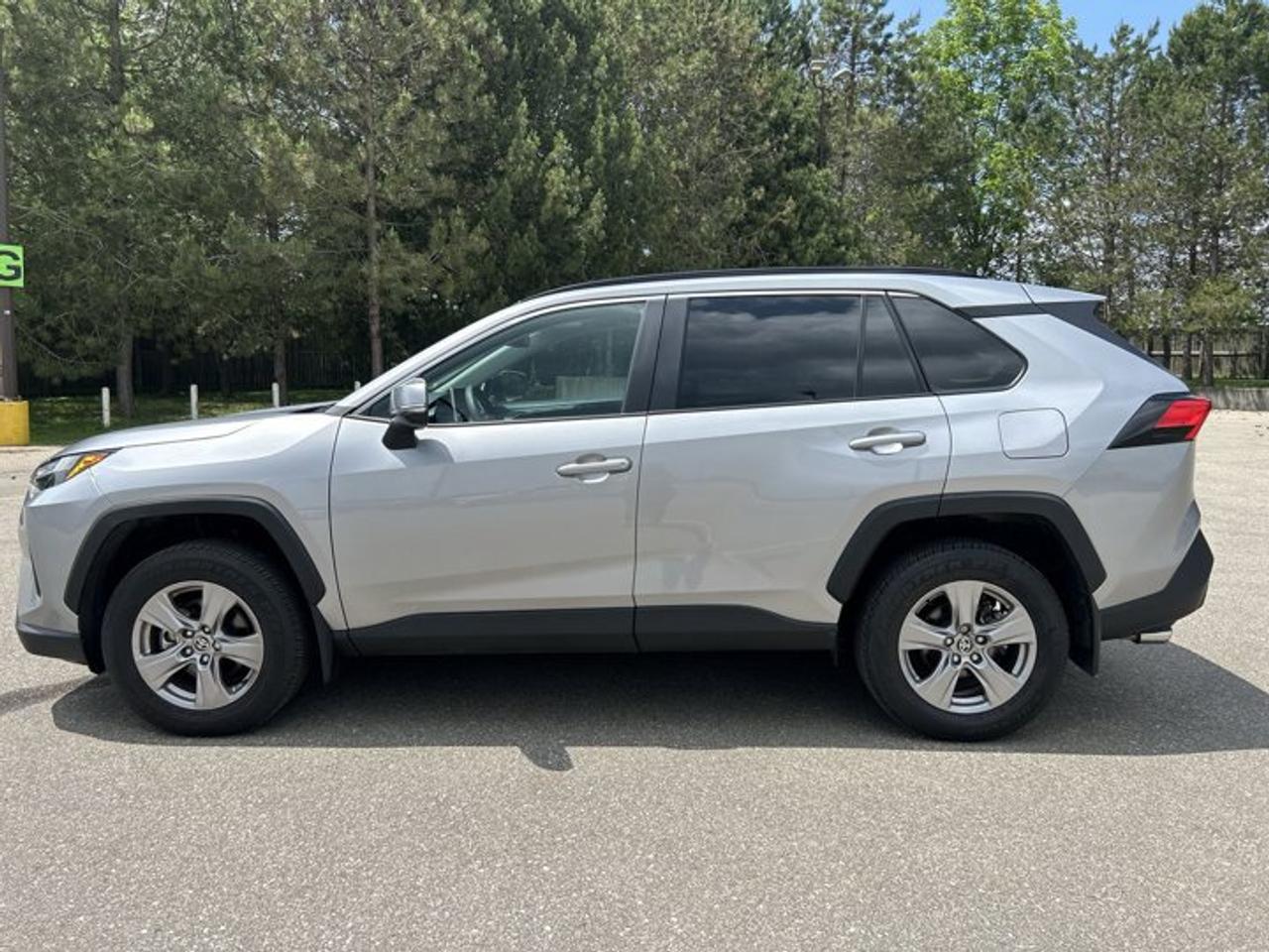 2025 Toyota RAV4 XLE AWD | No Accidents | Sunroof | Heated Steering Photo