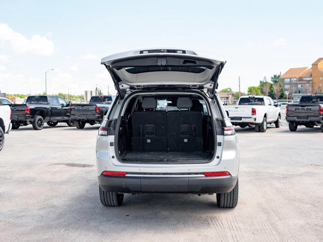 2022 Jeep Grand Cherokee L Limited Photo