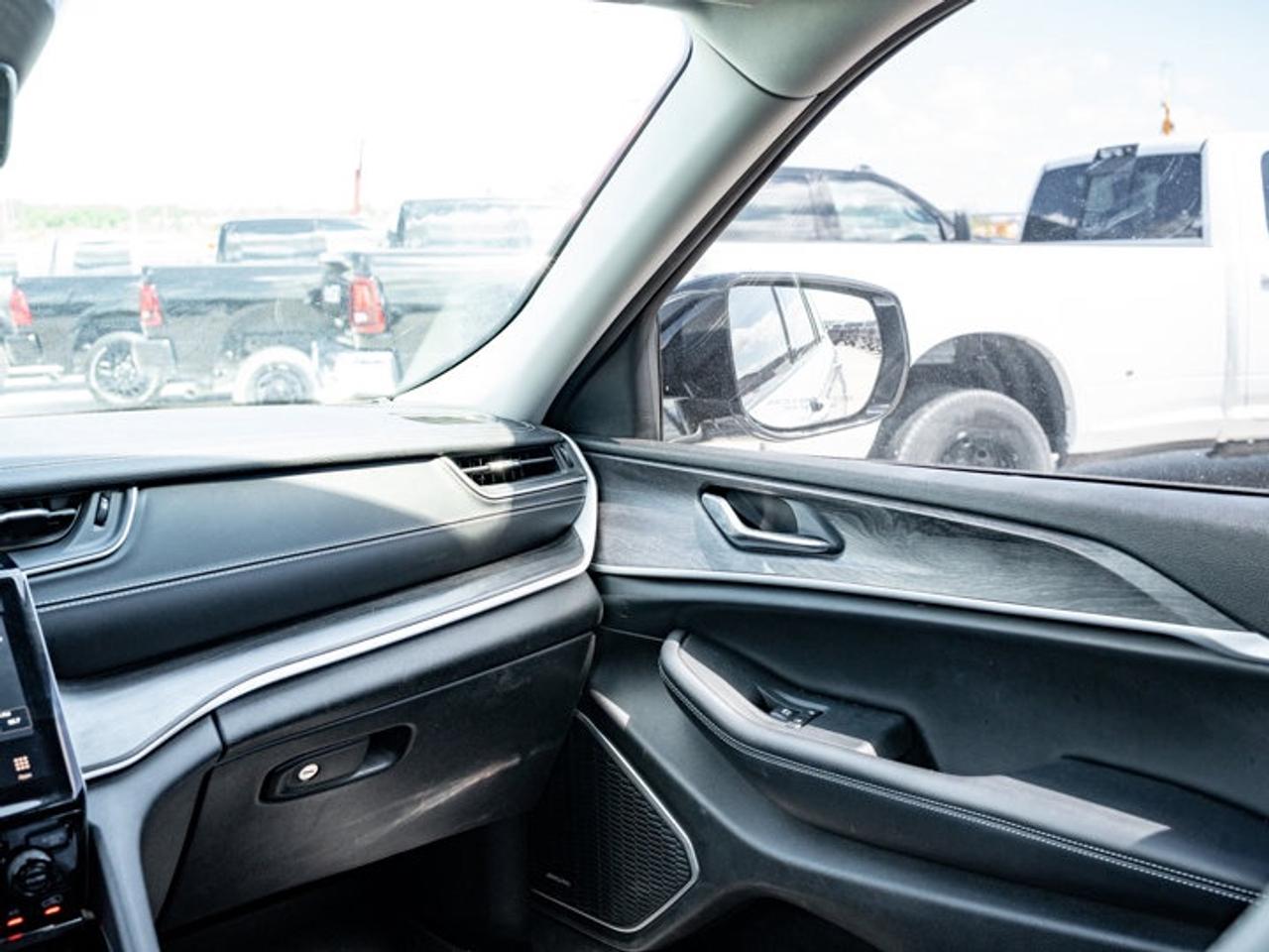 2022 Jeep Grand Cherokee L Limited Photo