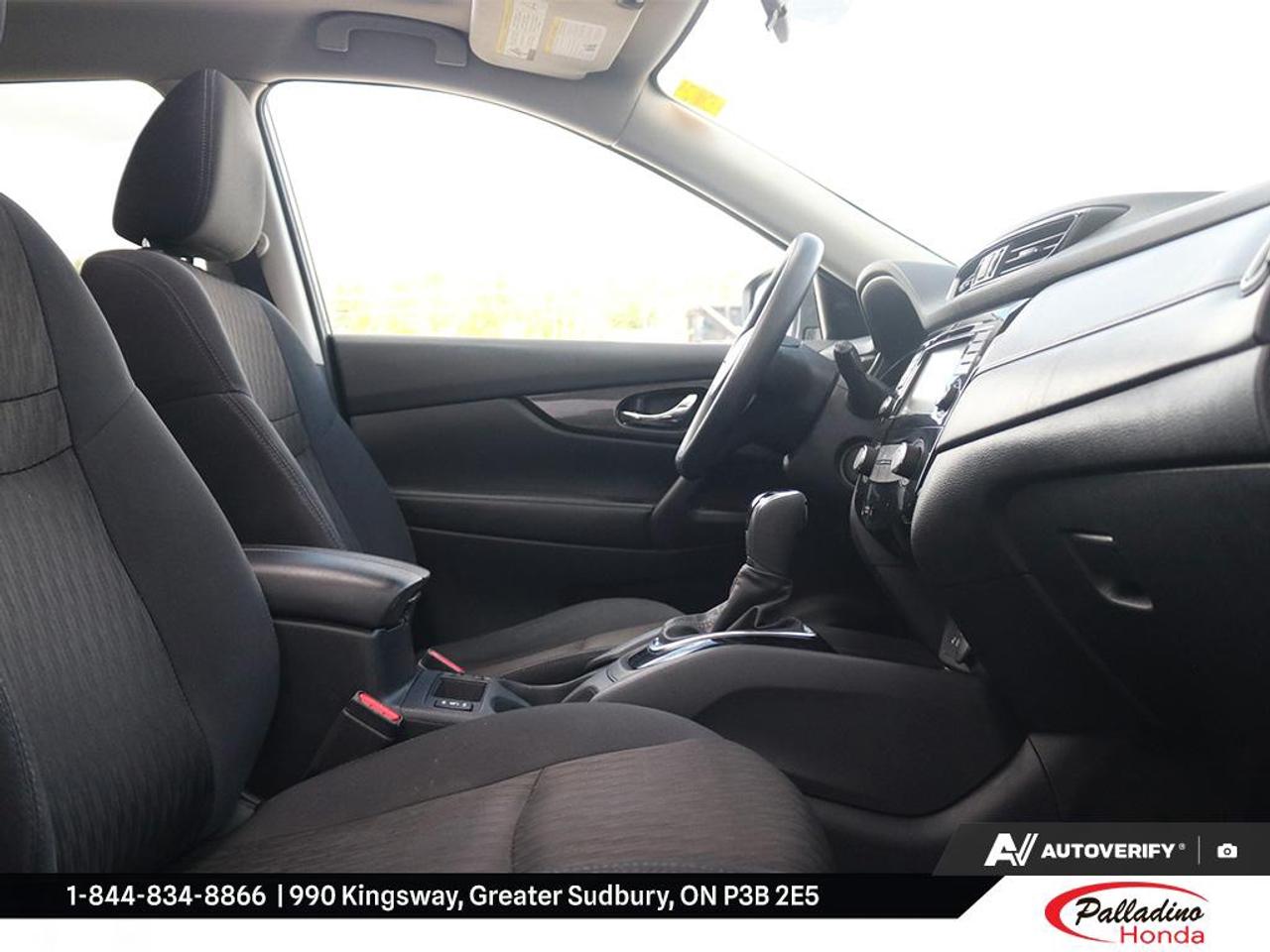 2019 Nissan Rogue SV Photo