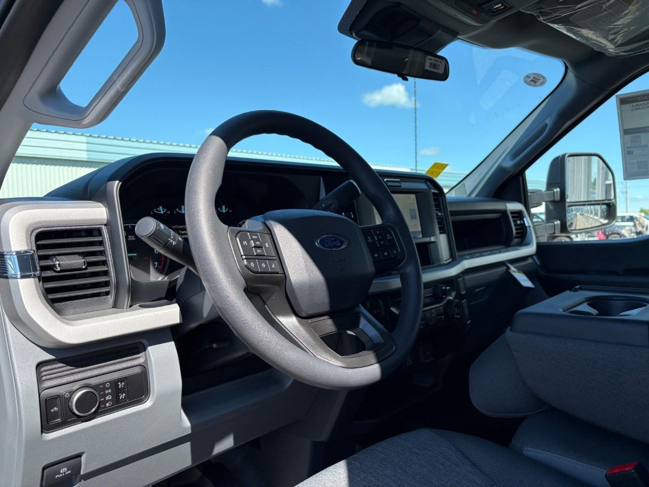 2026 Ford F-350 Super Duty SRW XL 4WD Super Cab 6.75' Box Photo