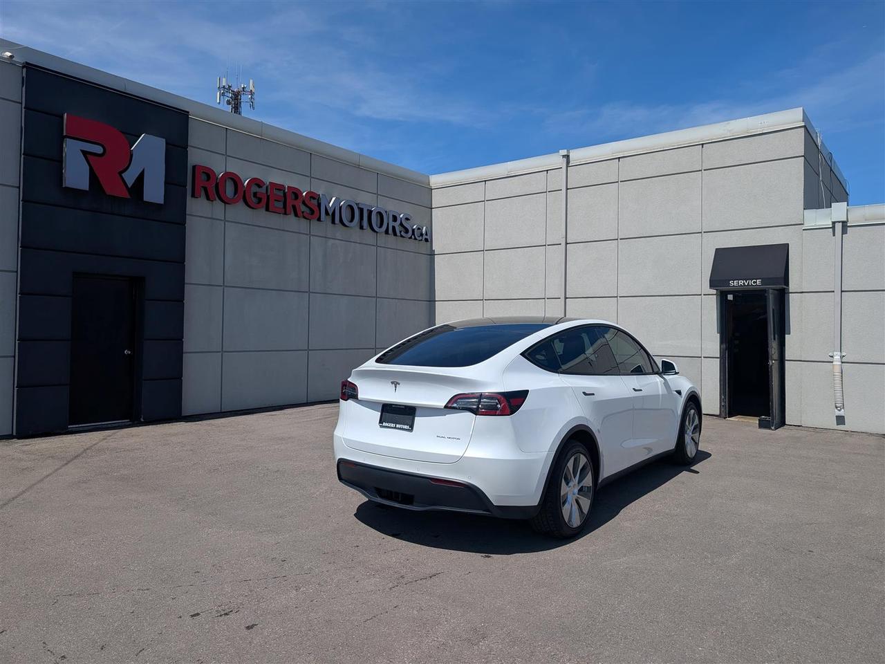 2022 Tesla Model Y LONG RANGE AWD - DUAL MOTOR Photo