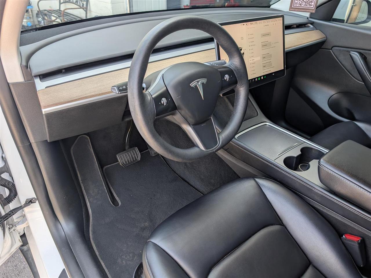 2022 Tesla Model Y LONG RANGE AWD - DUAL MOTOR Photo