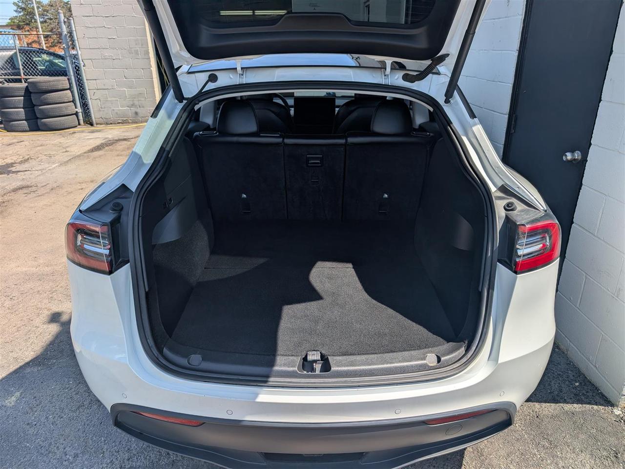 2022 Tesla Model Y LONG RANGE AWD - DUAL MOTOR Photo