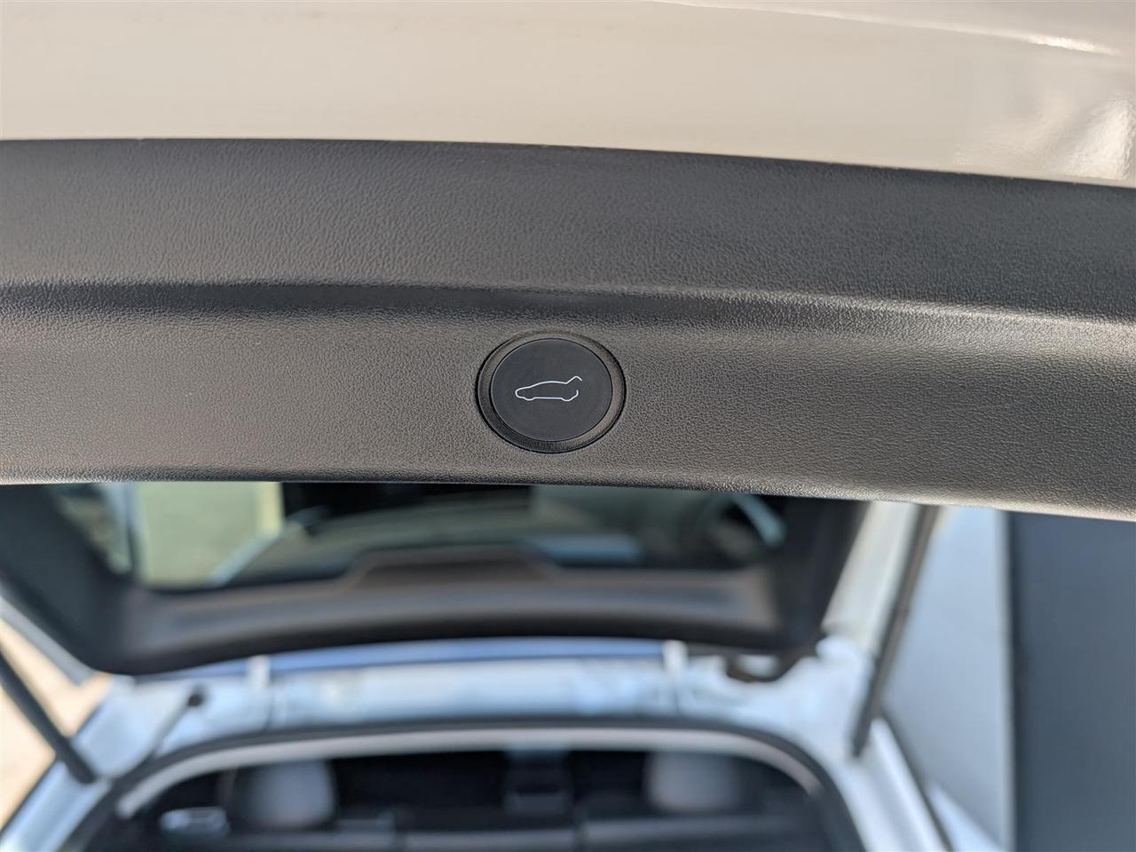 2022 Tesla Model Y LONG RANGE AWD - DUAL MOTOR Photo