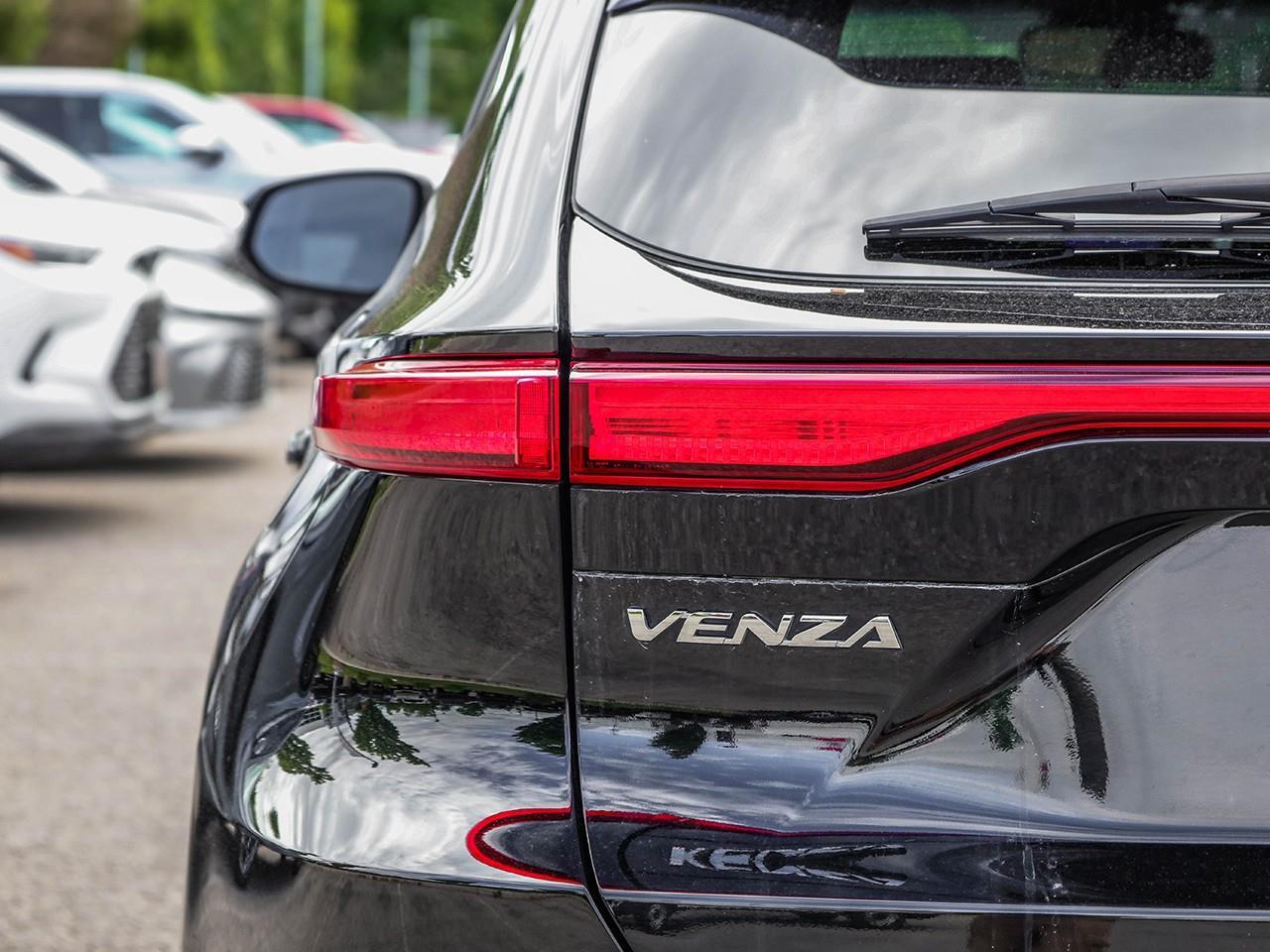 2024 Toyota Venza LE HEATED SEATS-NO ACCIDENTS-LANE ASSIST- Photo