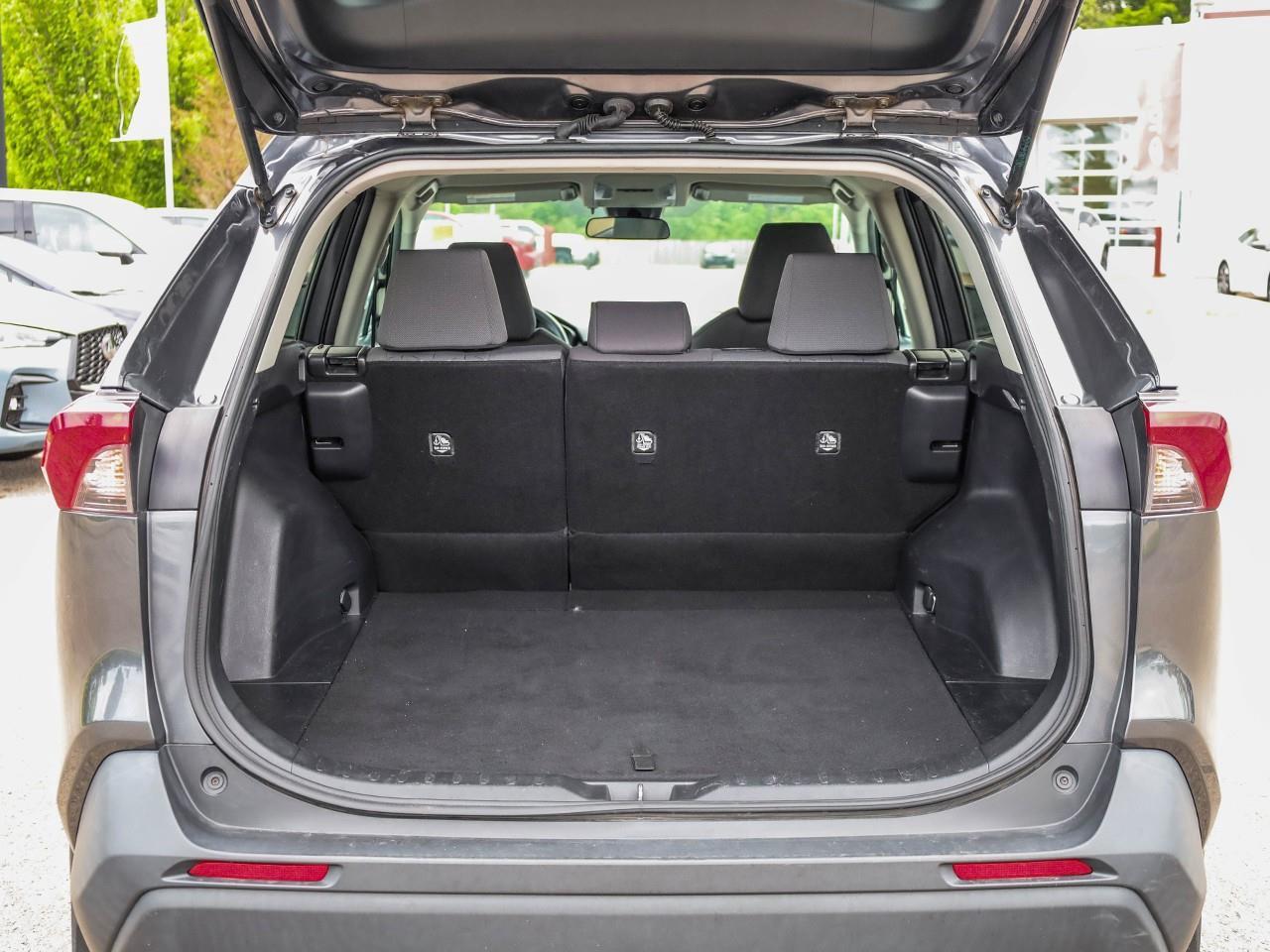 2020 Toyota RAV4 LE NO ACCIDENTS-HEATED CLOTH SEATS-LANE KEEP ASSIST-BACK UP CAMERA- Photo