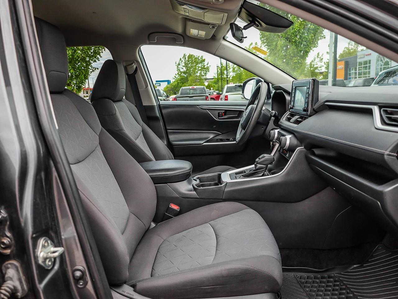 2020 Toyota RAV4 LE NO ACCIDENTS-HEATED CLOTH SEATS-LANE KEEP ASSIST-BACK UP CAMERA- Photo