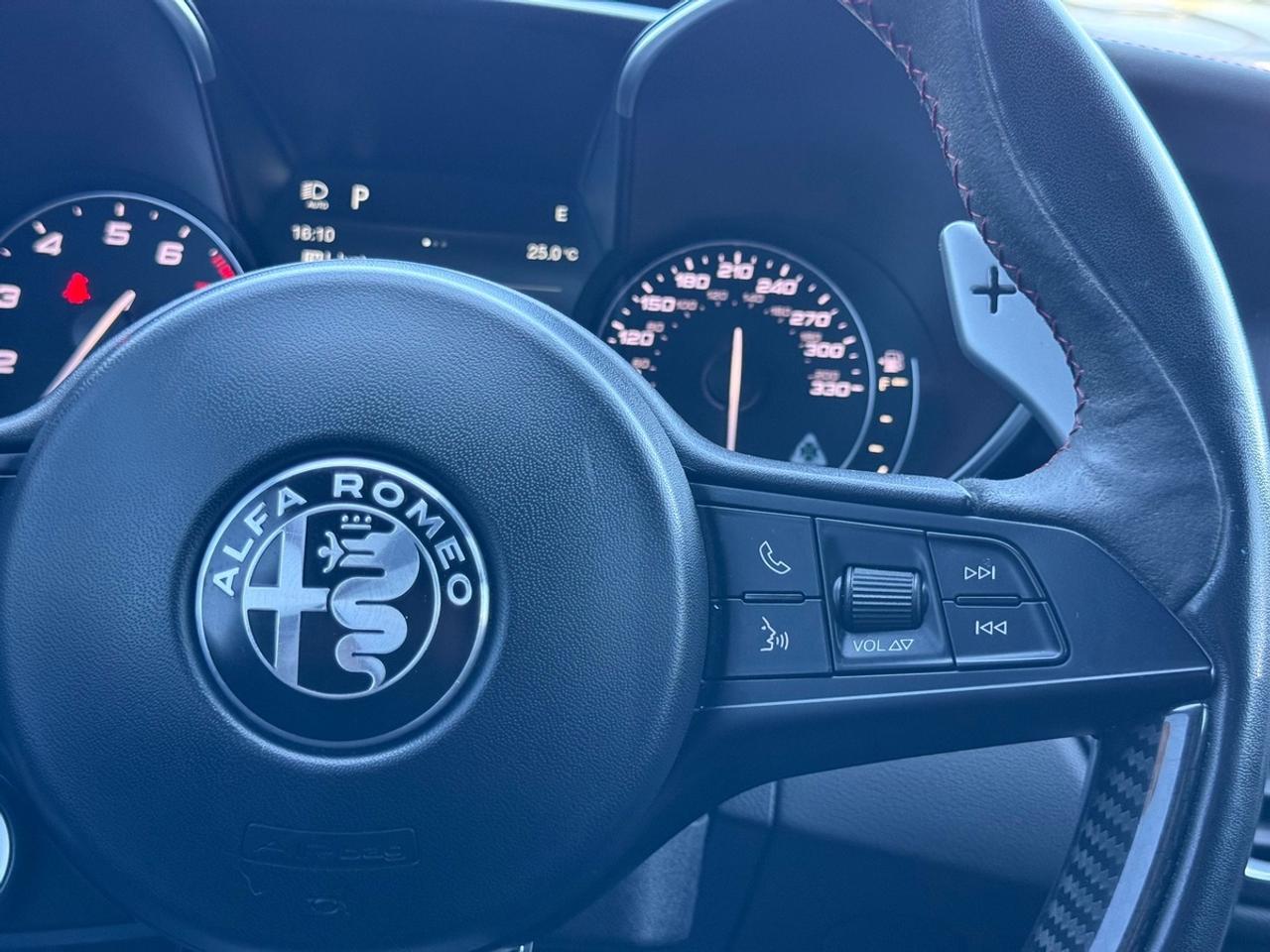 2017 Alfa Romeo Giulia Quadrifoglio Photo