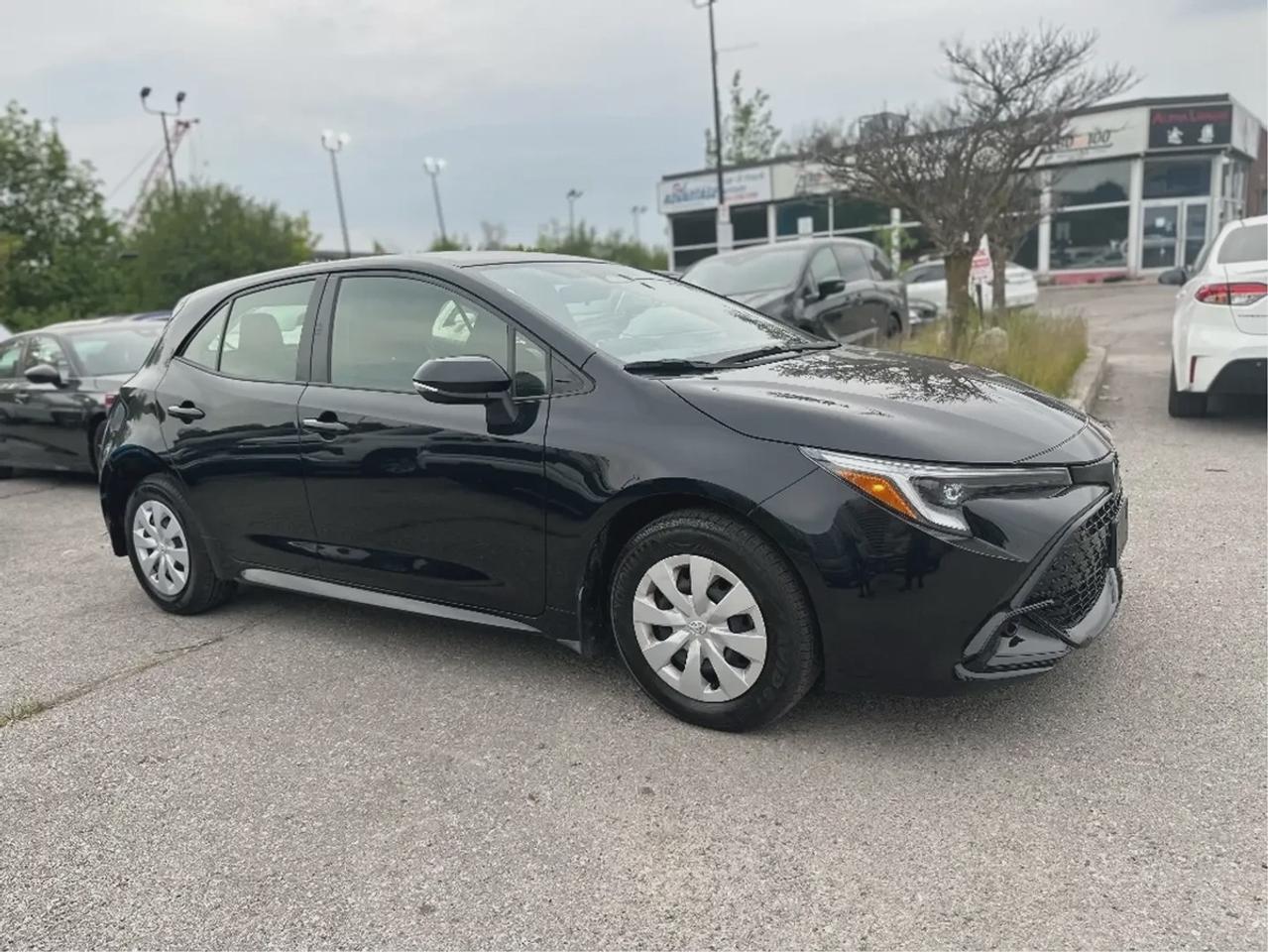 2025 Toyota Corolla Hatchback SE Photo