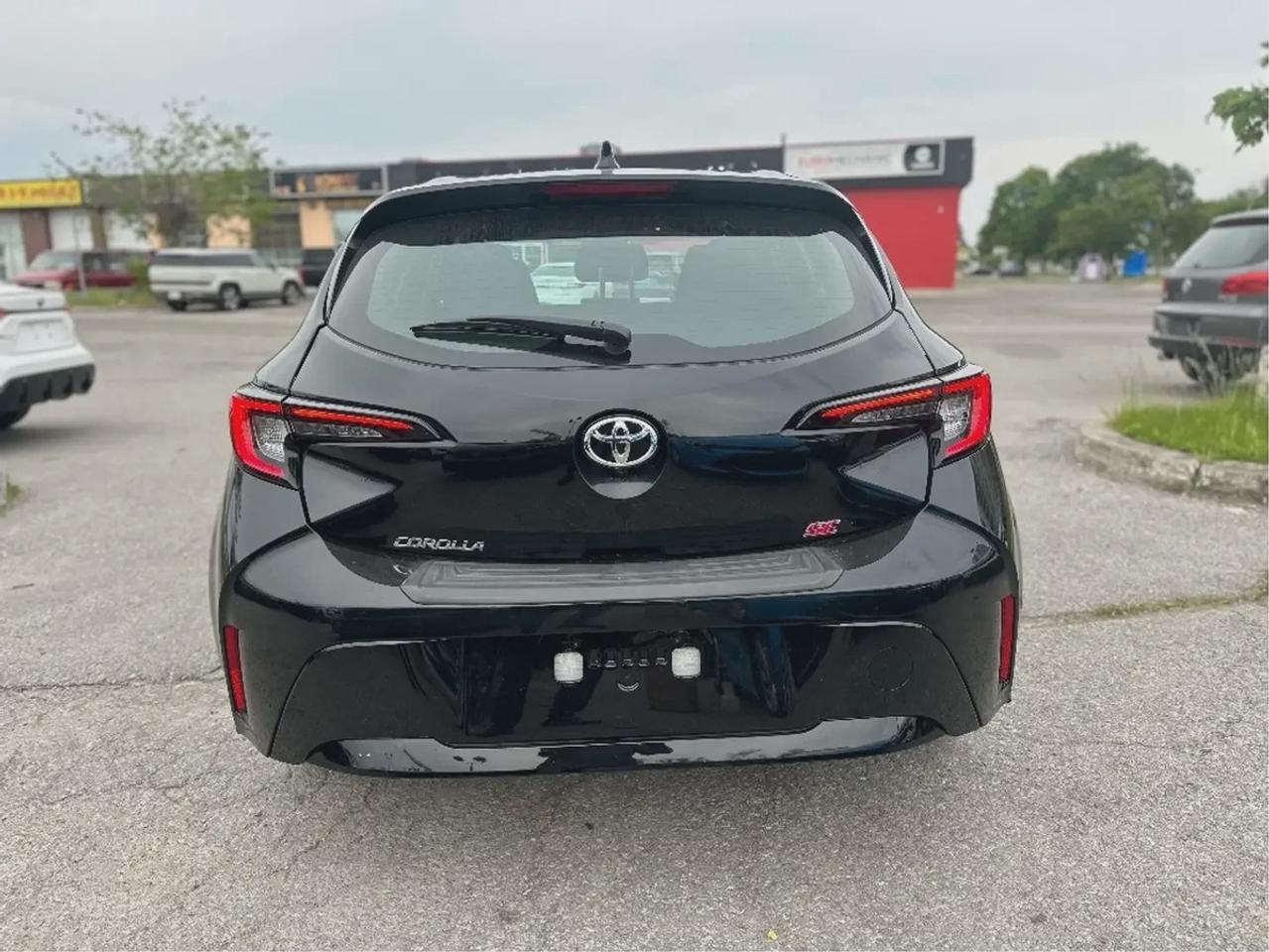 2025 Toyota Corolla Hatchback SE Photo4