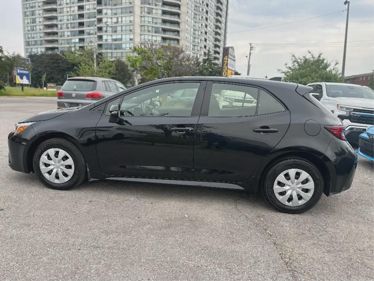 2025 Toyota Corolla Hatchback SE Photo