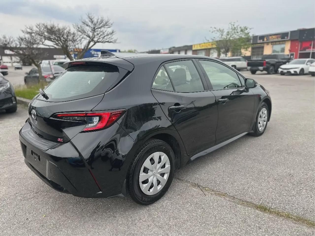 2025 Toyota Corolla Hatchback SE Photo