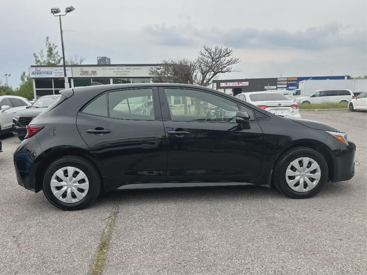 2025 Toyota Corolla Hatchback SE Photo