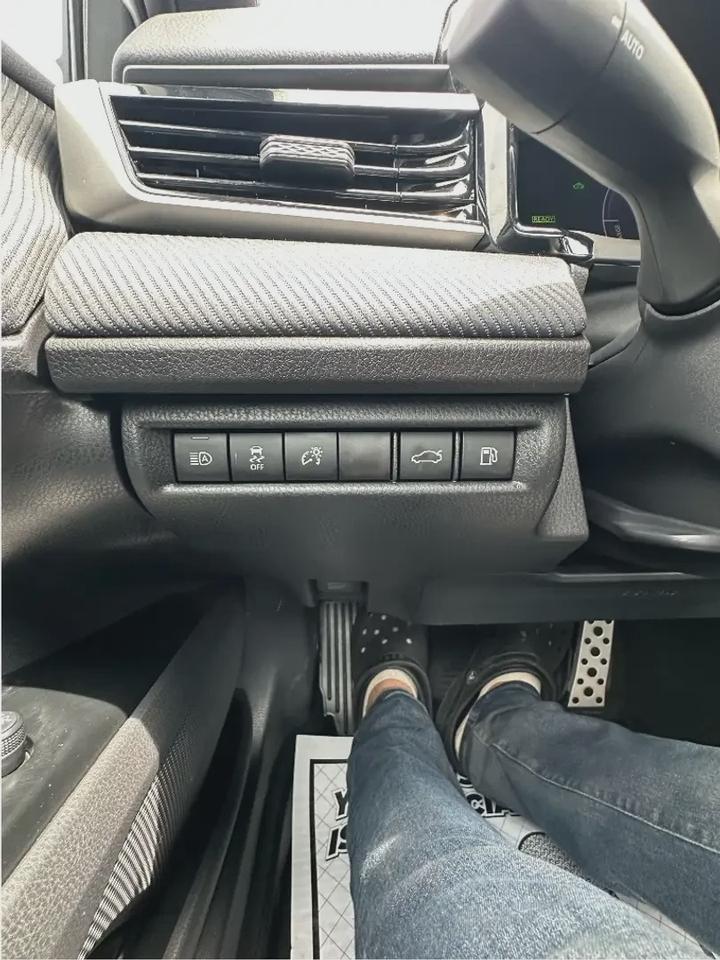 2025 Toyota Camry HYBRID SE Photo