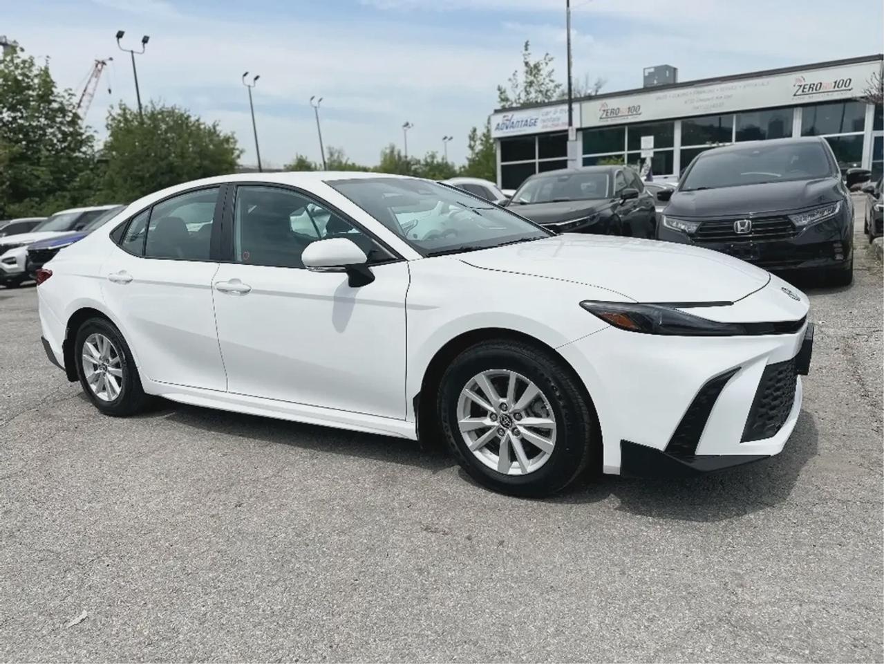 2025 Toyota Camry HYBRID SE Photo0