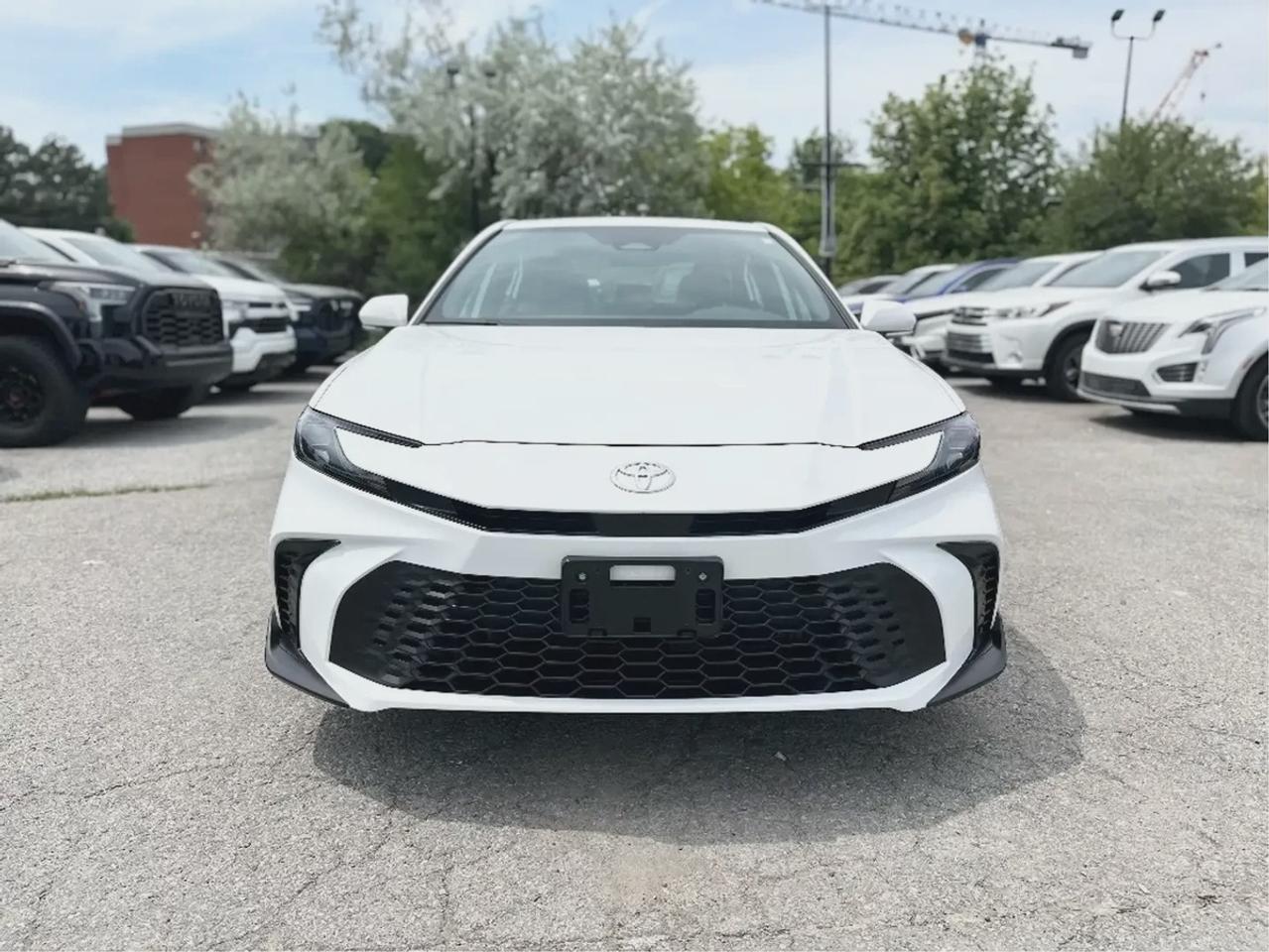 2025 Toyota Camry HYBRID SE Photo