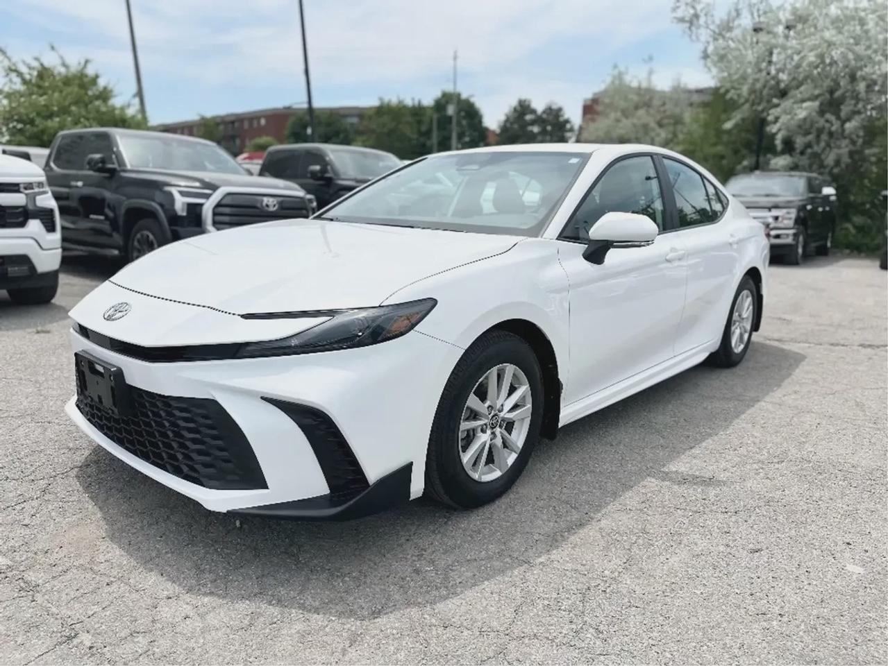 2025 Toyota Camry HYBRID SE Photo